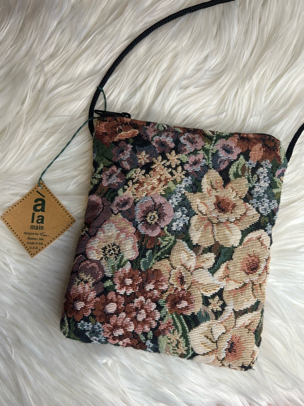 Vintage Floral Tapestry Crossbody Bag in Multi Floral